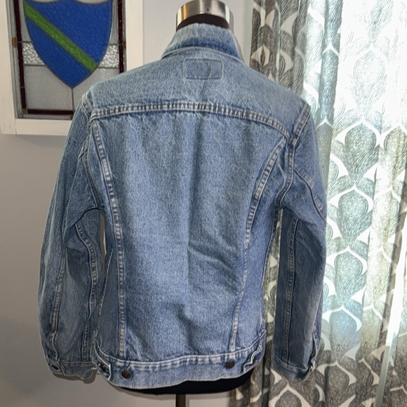 Vintage Levi’s Denim Trucker Jacket - Picture 4 of 9